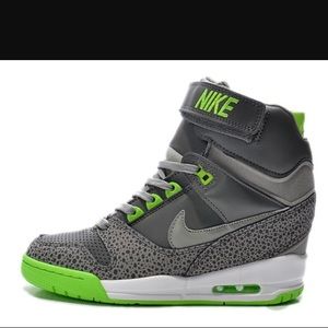 Nike WMNS Air Revolution Sky Hi wedge sneakers